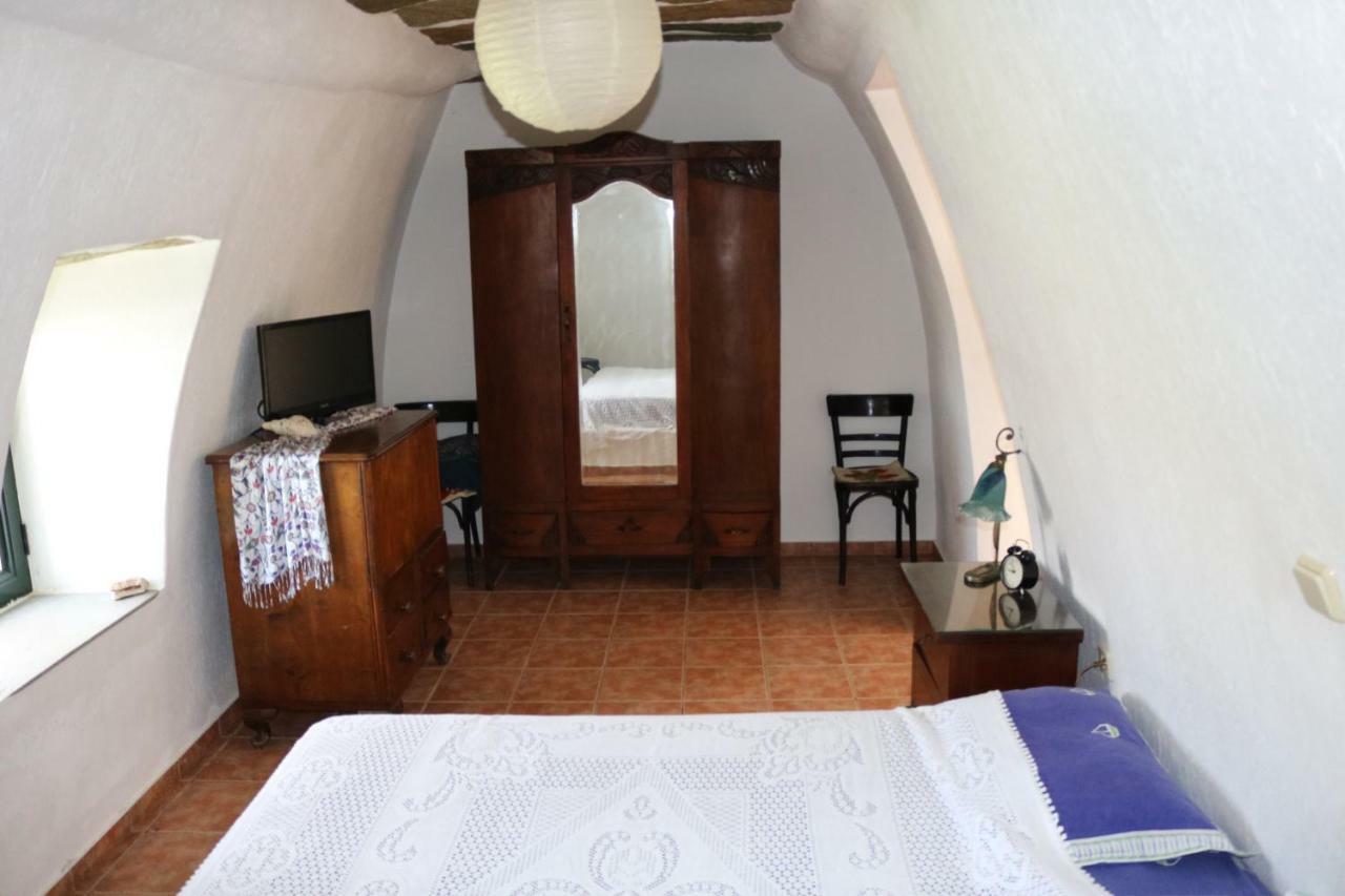 Avgoustis' Stone House Villa Otzias Bagian luar foto